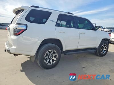 Trzecie zdjęcie samochodu z tyłu: 2018 TOYOTA 4RUNNER VIN:JTEBU5JR7J5598708 - miniatura