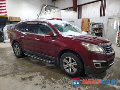 Czwarte zdjęcie samochodu z boku: 2015 CHEVROLET TRAVERSE LT VIN:1GNKRGKD3FJ233016 - miniatura