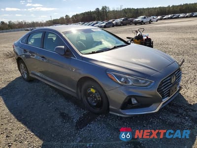 Czwarte zdjęcie samochodu z boku: 2019 HYUNDAI SONATA SE VIN:5NPE24AF2KH804137 - miniatura