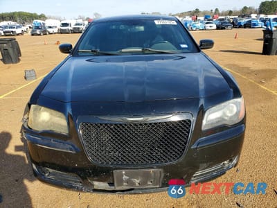 Piąte zdjęcie samochodu w środku: 2014 CHRYSLER 300 S VIN:2C3CCABG8EH340301 - miniatura