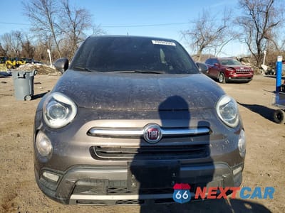 Piąte zdjęcie samochodu w środku: 2016 FIAT 500X TREKKING PLUS VIN:ZFBCFYETXGP445721 - miniatura