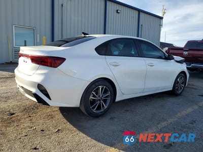 Trzecie zdjęcie samochodu z tyłu: 2023 KIA FORTE LXS VIN:3KPF24AD9PE620117 - miniatura