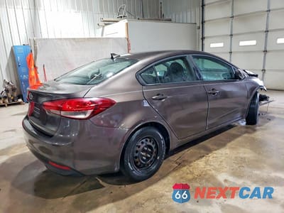 Trzecie zdjęcie samochodu z tyłu: 2017 KIA FORTE LX VIN:3KPFK4A71HE012670 - miniatura