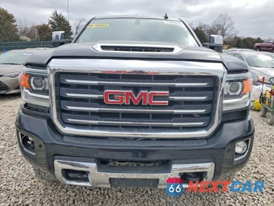 Piąte zdjęcie samochodu w środku: 2017 GMC SIERRA K2500 SLT VIN:1GT12TEY5HF249272 - miniatura