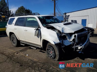 Czwarte zdjęcie samochodu z boku: 2023 TOYOTA 4RUNNER SE VIN:JTELU5JR0P6155095 - miniatura