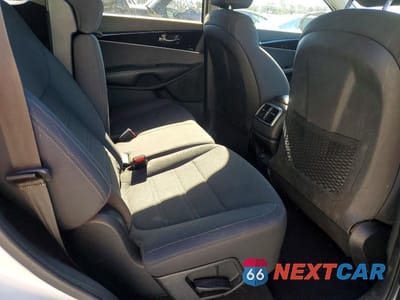 Zdjęcie 11 z 12 samochodu: 2019 KIA SORENTO LX VIN:5XYPG4A53KG580563 - miniatura