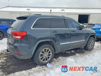Trzecie zdjęcie samochodu z tyłu: 2013 JEEP GRAND CHEROKEE LAREDO VIN:1C4RJFAG8DC639105 - miniatura