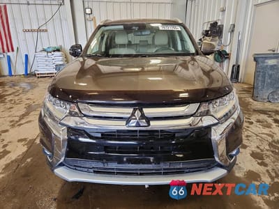 Piąte zdjęcie samochodu w środku: 2017 MITSUBISHI OUTLANDER GT VIN:JA4JZ4AX5HZ039827 - miniatura