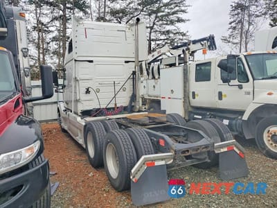 Trzecie zdjęcie samochodu z tyłu: 2012 VOLVO VNL SEMI TRUCK VIN:4V4NC9EH7CN555264 - miniatura