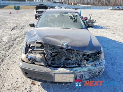 Piąte zdjęcie samochodu w środku: 2003 BMW 325 I VIN:WBAET37483NJ32600 - miniatura