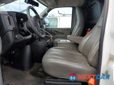Zdjęcie 7 z 13 samochodu: 2019 CHEVROLET EXPRESS 2500 CARGO UTILITY / SERVICE VAN VIN:1GCWGAFP5K1232445 - miniatura