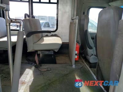Zdjęcie 10 z 13 samochodu: 2005 FORD E350 SHUTTLE BUS VIN:1FDWE35L85HA30464 - miniatura
