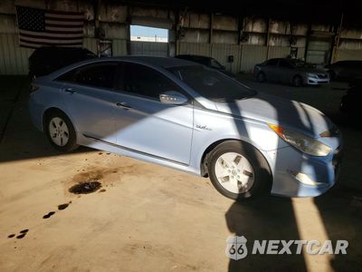 Czwarte zdjęcie samochodu z boku: 2012 HYUNDAI SONATA HYBRID BASE VIN:KMHEC4A45CA034614 - miniatura