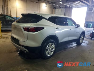 Czwarte zdjęcie samochodu z boku: 2021 CHEVROLET BLAZER 2LT VIN:3GNKBCR43MS550955 - miniatura