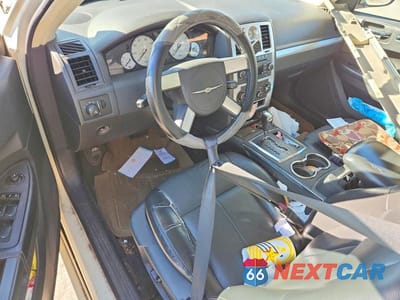 Zdjęcie 8 z 11 samochodu: 2010 CHRYSLER 300 TOURING VIN:2C3CA5CV0AH185277 - miniatura