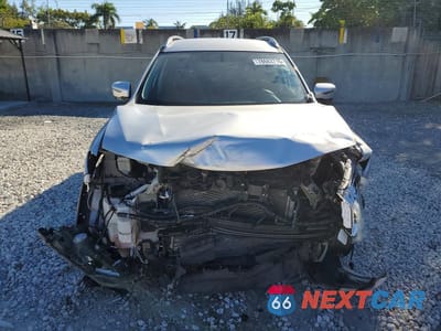 Piąte zdjęcie samochodu w środku: 2018 NISSAN ROGUE SV VIN:5N1AT2MT9JC851852 - miniatura