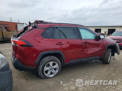 Trzecie zdjęcie samochodu z tyłu: 2021 TOYOTA RAV4 XLE VIN:2T3P1RFV4MW198182 - miniatura