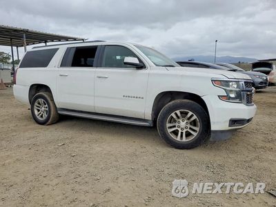 Czwarte zdjęcie samochodu z boku: 2017 CHEVROLET SUBURBAN C1500 LT VIN:1GNSCHKC8HR161927 - miniatura