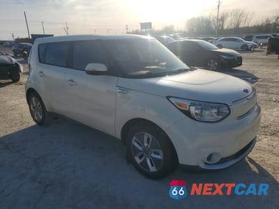 Czwarte zdjęcie samochodu z boku: 2017 KIA SOUL EV BASE VIN:KNDJP3AE5H7023014 - miniatura