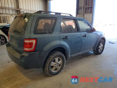 Trzecie zdjęcie samochodu z tyłu: 2011 FORD ESCAPE XLS VIN:1FMCU0C76BKA55548 - miniatura