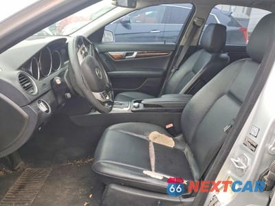 Zdjęcie 7 z 12 samochodu: 2013 MERCEDES-BENZ C 250 VIN:WDDGF4HB9DA743465 - miniatura