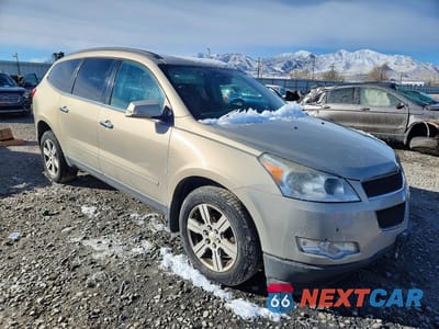 Czwarte zdjęcie samochodu z boku: 2012 CHEVROLET TRAVERSE LT VIN:1GNKVJED8CJ160306 - miniatura