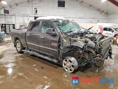 Czwarte zdjęcie samochodu z boku: 2016 RAM 2500 SLT VIN:3C6UR5DL9GG319273 - miniatura