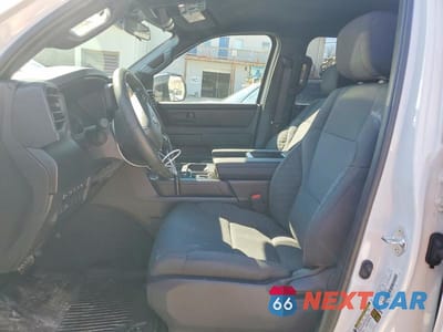 Zdjęcie 7 z 13 samochodu: 2025 TOYOTA TUNDRA SR VIN:5TFKB5DAXSX330449 - miniatura