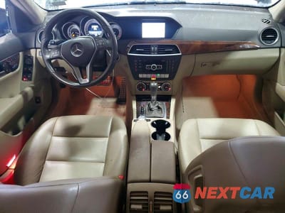 Zdjęcie 8 z 12 samochodu: 2014 MERCEDES-BENZ C 300 4MATIC VIN:WDDGF8AB1ER307486 - miniatura