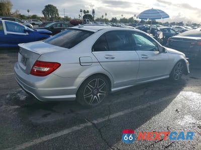 Trzecie zdjęcie samochodu z tyłu: 2014 MERCEDES-BENZ C 250 VIN:WDDGF4HB5ER308865 - miniatura