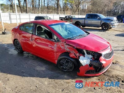 Czwarte zdjęcie samochodu z boku: 2016 KIA FORTE LX VIN:KNAFK4A6XG5564201 - miniatura