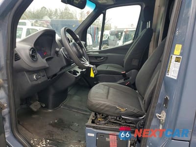 Zdjęcie 7 z 12 samochodu: 2019 MERCEDES BENZ SPRINTER 2500 DELIVERY VAN VIN:WD4PF0CD6KP102611 - miniatura