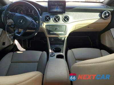 Zdjęcie 8 z 11 samochodu: 2019 MERCEDES-BENZ CLA 250 VIN:WDDSJ4EB9KN742643 - miniatura