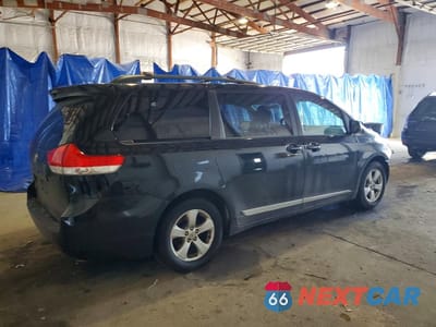 Trzecie zdjęcie samochodu z tyłu: 2014 TOYOTA SIENNA LE VIN:5TDKK3DCXES423830 - miniatura