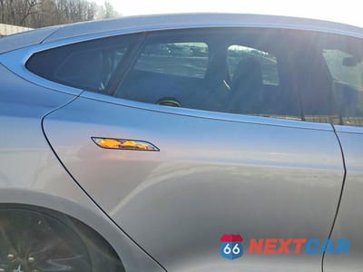 Zdjęcie 10 z 12 samochodu: 2015 TESLA MODEL S VIN:5YJSA1E4XFF116419 - miniatura