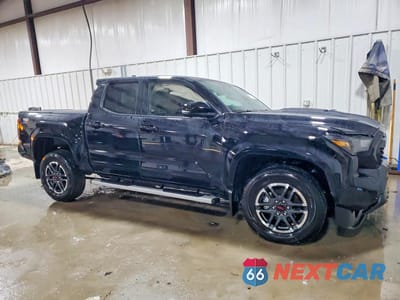 Czwarte zdjęcie samochodu z boku: 2025 TOYOTA TACOMA TRD SPORT VIN:3TMLB5JN8SM104864 - miniatura