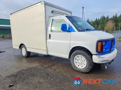Czwarte zdjęcie samochodu z boku: 2001 GMC SAVANA PASSENGER 350 VIN:1GDHG31R311223685 - miniatura
