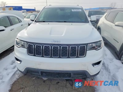 Piąte zdjęcie samochodu w środku: 2020 JEEP GRAND CHEROKEE LAREDO VIN:1C4RJFAG0LC420623 - miniatura