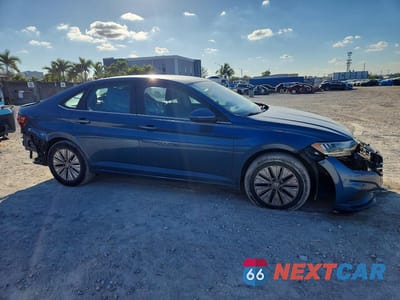 Czwarte zdjęcie samochodu z boku: 2020 VOLKSWAGEN JETTA S VIN:3VWCB7BUXLM053982 - miniatura