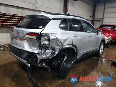 Trzecie zdjęcie samochodu z tyłu: 2023 TOYOTA COROLLA CROSS LE VIN:7MUCAABG8PV045064 - miniatura