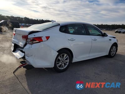 Trzecie zdjęcie samochodu z tyłu: 2018 KIA OPTIMA LX VIN:5XXGT4L32JG217407 - miniatura