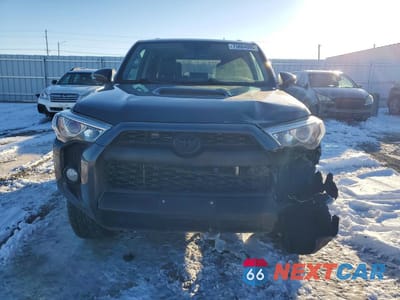 Piąte zdjęcie samochodu w środku: 2018 TOYOTA 4RUNNER SR5/SR5 PREMIUM VIN:JTEBU5JR6J5498101 - miniatura