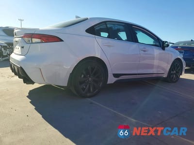 Trzecie zdjęcie samochodu z tyłu: 2025 TOYOTA COROLLA SE VIN:5YFS4MCE1SP243532 - miniatura