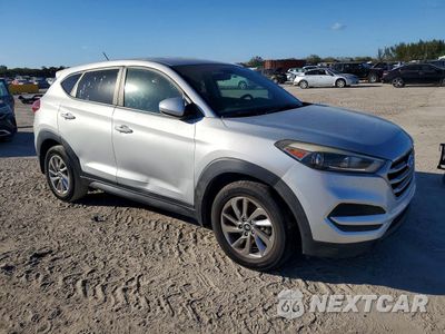 Czwarte zdjęcie samochodu z boku: 2018 HYUNDAI TUCSON SE VIN:KM8J23A41JU670857 - miniatura