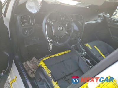 Zdjęcie 8 z 11 samochodu: 2019 VOLKSWAGEN E-GOLF SEL PREMIUM VIN:WVWPR7AU1KW916071 - miniatura