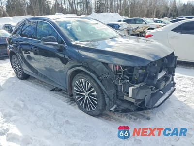 Czwarte zdjęcie samochodu z boku: 2023 LEXUS RX 350 BASE VIN:2T2BAMCA4PC028316 - miniatura