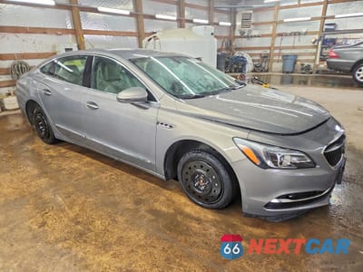 Czwarte zdjęcie samochodu z boku: 2017 BUICK LACROSSE ESSENCE VIN:1G4ZP5SSXHU179906 - miniatura