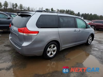 Trzecie zdjęcie samochodu z tyłu: 2013 TOYOTA SIENNA LE 8-PASSENGER VIN:5TDKK3DC0DS310810 - miniatura