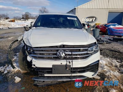 Piąte zdjęcie samochodu w środku: 2024 VOLKSWAGEN TIGUAN SEL R-LINE BLACK VIN:3VV4B7AX4RM069169 - miniatura