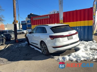 Trzecie zdjęcie samochodu z tyłu: 2021 AUDI E-TRON PREMIUM PLUS VIN:WA1LAAGE1MB011692 - miniatura